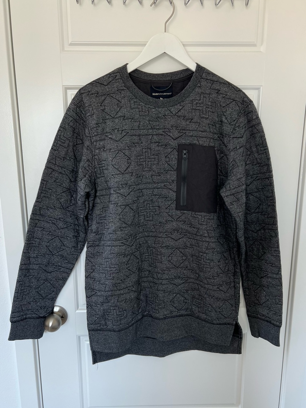 Modern Amusement // NWOT Men's Casual Lightweight Pullover Crewneck Sweatshirt